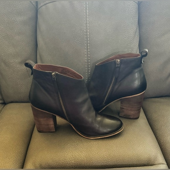 BP Black Leather Ankle Booties size 11 M - Picture 3 of 8